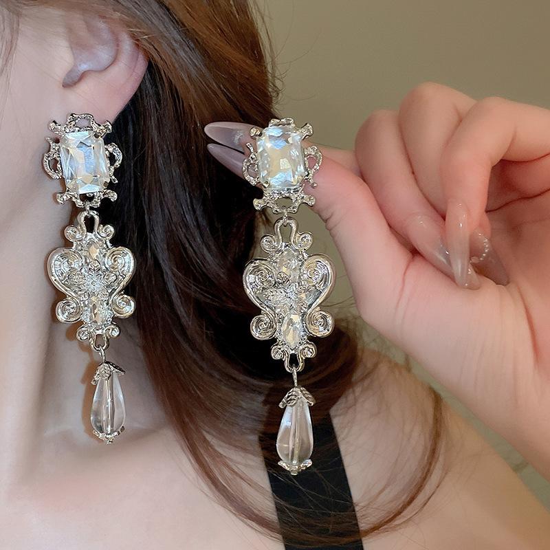 Luxury Spider Web Drop Tassel Earrings with Inlaid Diamonds