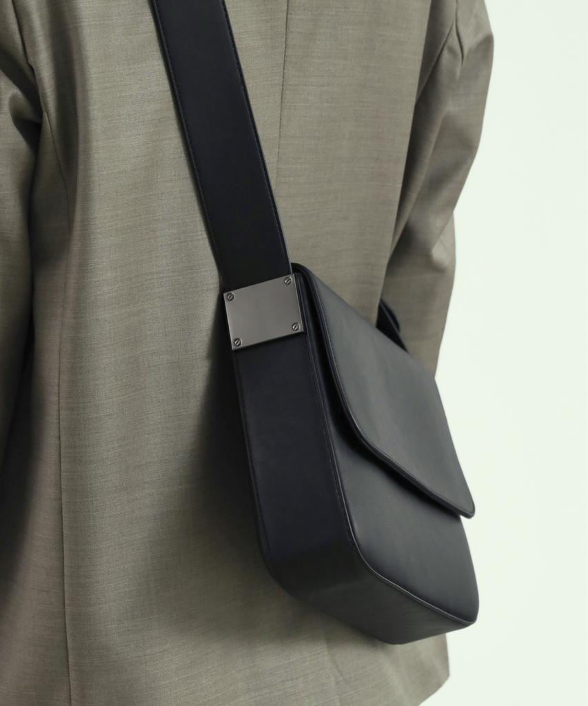 Emotio One Line Minimal Crossbody Bag [Diamond Black]
