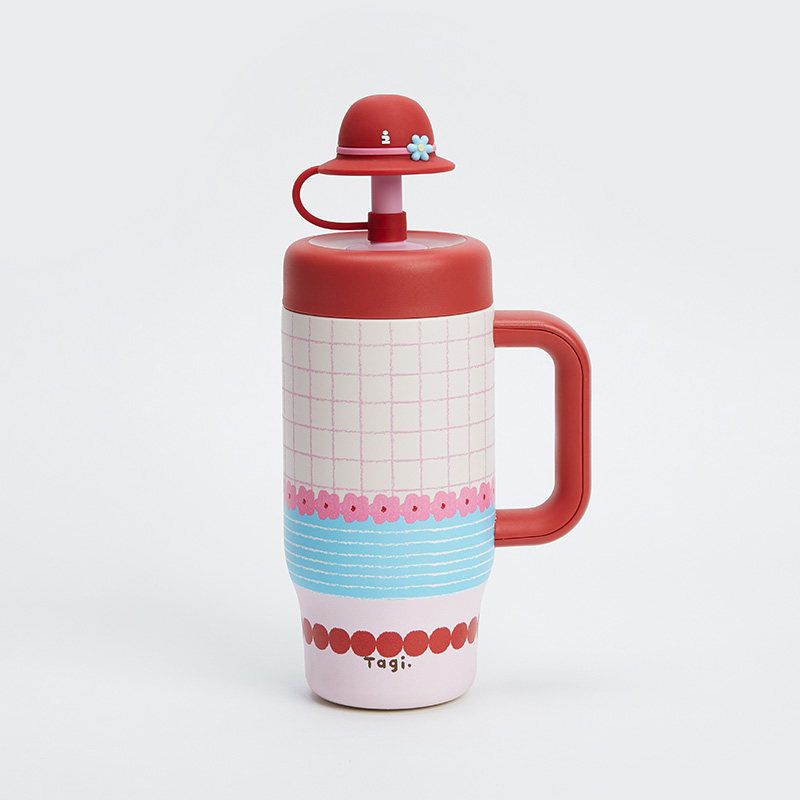 

Tagi. Large Capacity Thermos Cup for Girls, Stylish Straw Water Cup for Students, 2026 New Portable Cold-Keeping Cup Strawberry Garden