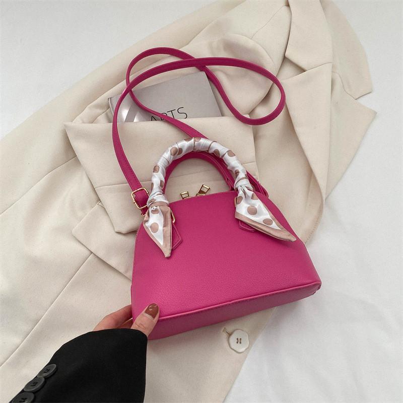 Chic Korean Style Retro Shell Handbag Versatile Crossbody Bag In Classic Black