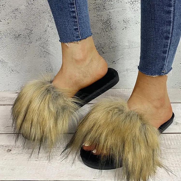 Fashion New Women Slippers 2025 Summer Slip on Flat Sandals Luxury Casual Lightweight Shoes Trend Beach Roman Slippers Home Slides Women