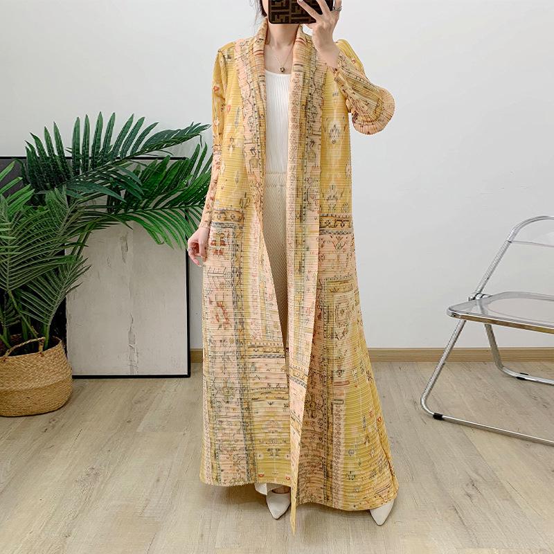2024 Autumn Women's Arabic Print Pleated Cape Jacket
