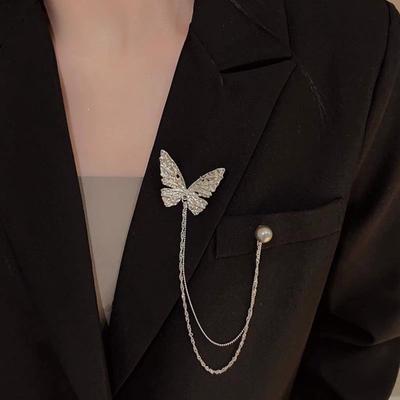 High-Grade Butterfly Faux Pearl Brooch - Niche Design Light Luxury Lapel Pin Suit Anti-Exposure Jewelry Gift for Women Supplies