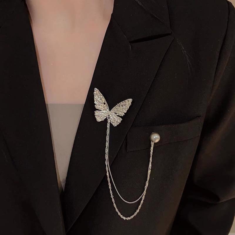 High-Grade Butterfly Faux Pearl Brooch - Niche Design Light Luxury Lapel Pin Suit Anti-Exposure Jewelry Gift for Women Supplies