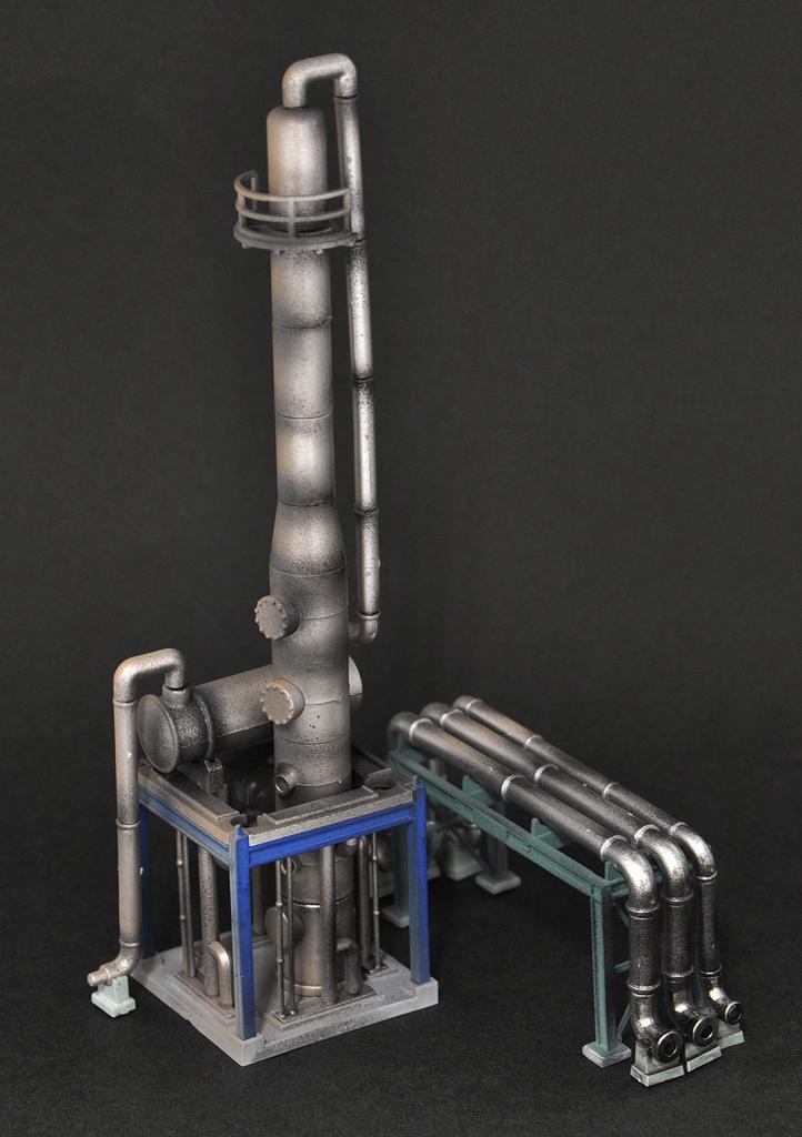 Tomytec 1/144 DioColle Combat Series DCM09 War-torn Industrial Complex B (Distillation Tower) Pre-painted Plastic Model 315605
