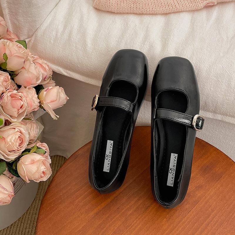 

Маленькие кожаные туфли на плоской подошве в ретро-британском стиле для женщин, новая весенняя универсальная модель 2025 года, туфли Мэри Джейн на мягкой подошве 40 чёрный
