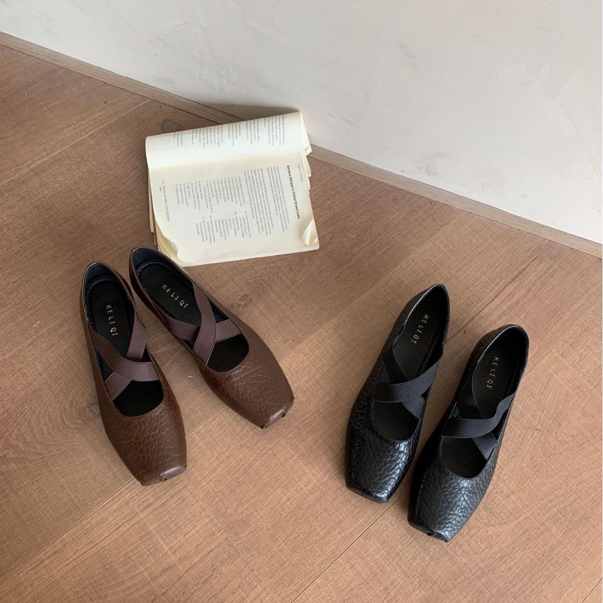 

2025 new autumn shallow mouth one-word cross belt elastic band granular pattern ballet pig nose ballet women s single shoes 39 кофейный