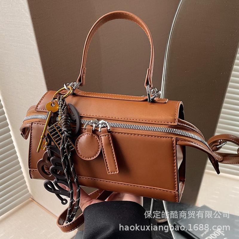 High-end Hand Bag Women's 2025 New Popular Fashion High-end Shoulder Bag Super Fire Crossbody Pillow Bag