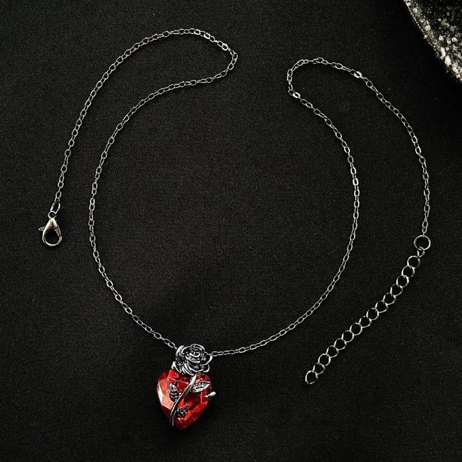 1 Pcs Love Rose Necklace Gothic Dark Wrapped Flower Heart Shaped Female Clavicle Chain Valentine's Day Jewelry