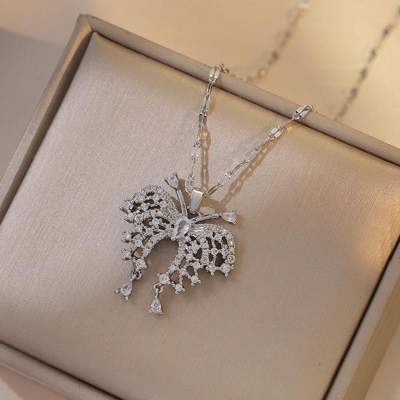 Butterfly Necklace with Color-Retaining Zircon - Fashionable, Versatile Women's Jewelry Accessory.