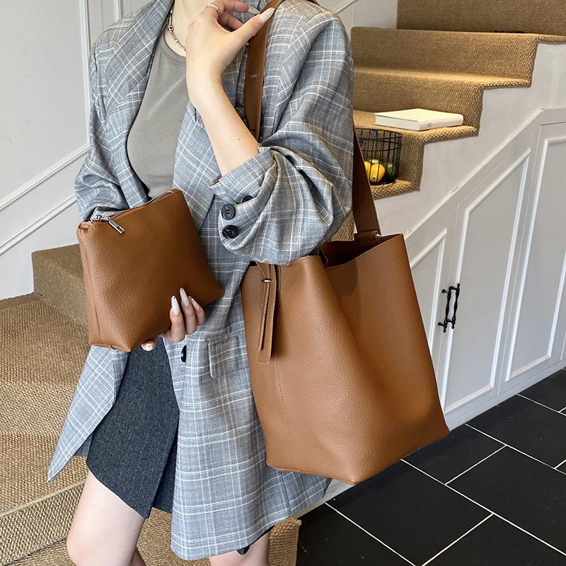 

Сумка женская большой вместимости 2025 новая осенне-зимняя ретро сумка на плечо/подмышку сумка мать и дитя популярная сумка-ведро для поездок на работу коричневый