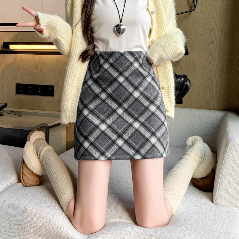 Korean Retro High-Waist Wool Plaid A-Line Skirt - Chic & Warm for Autumn/Winter