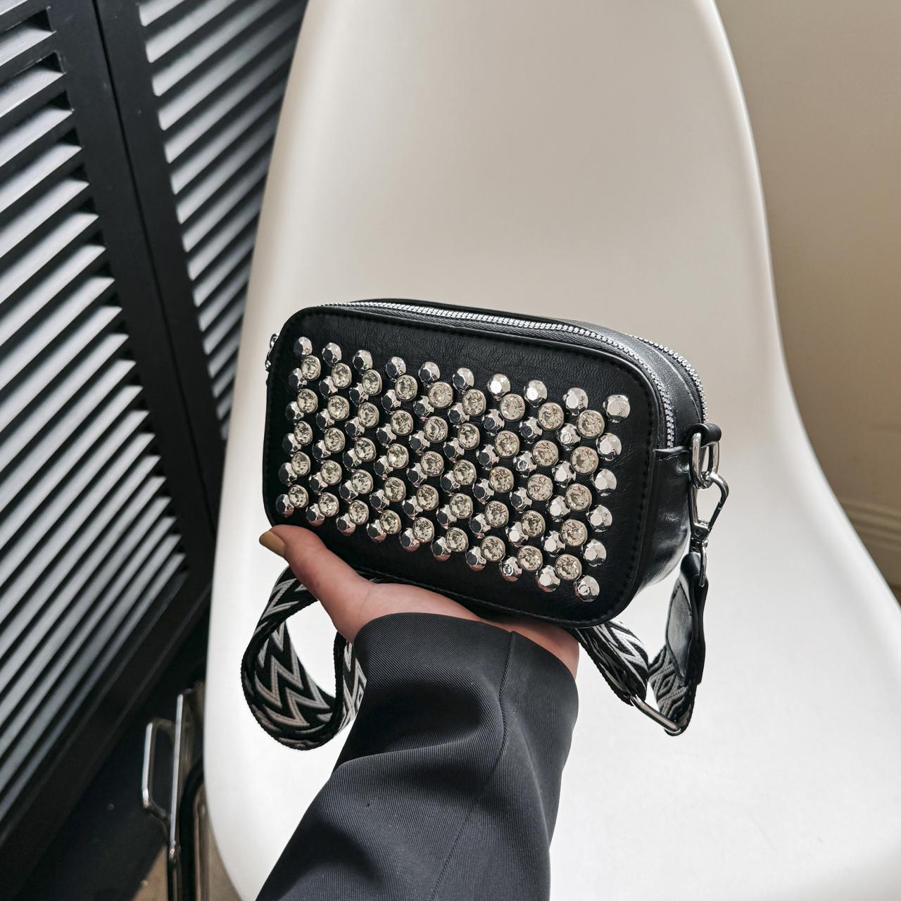 

Блестящая сумка-мессенджер с бриллиантами и широкими плечевыми ремнями для фестивалей и банкетов. Mini(Max Length<20cm)