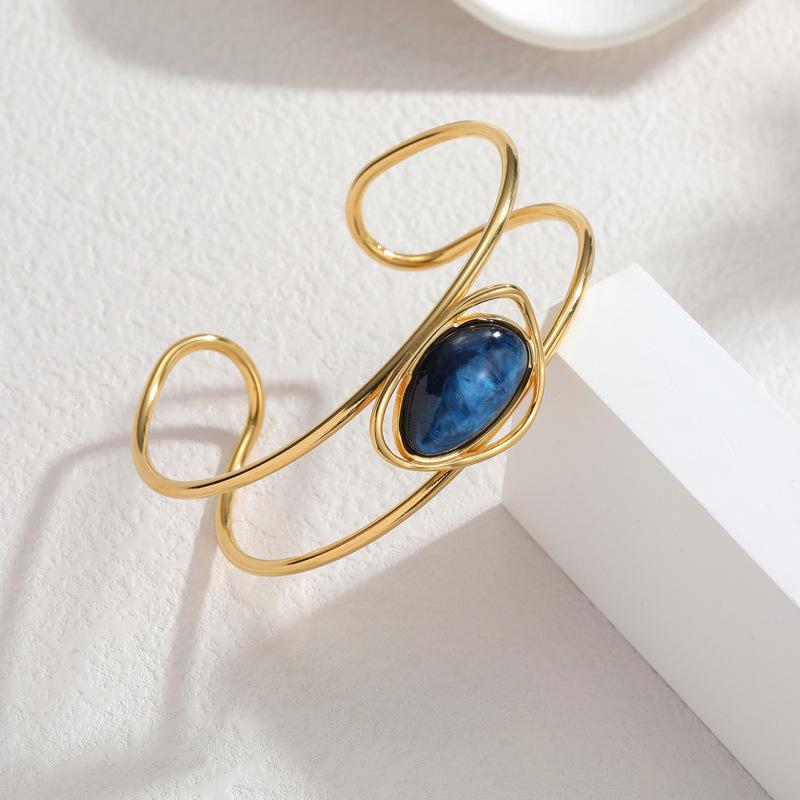 

Women s Fashionable French Retro Open Cuff Bracelet with Stone Inlay, Versatile Hollow Design, High-End Titanium Steel