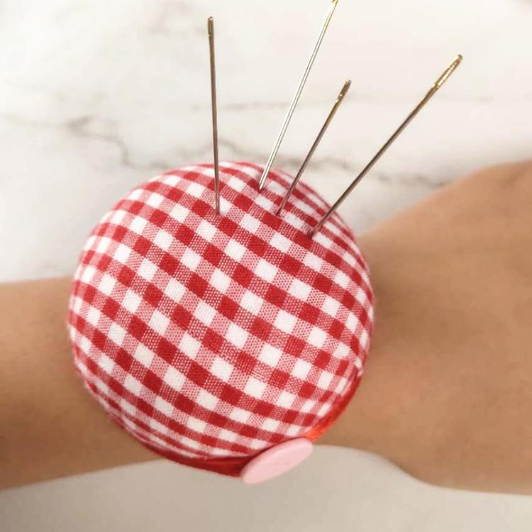 2Pcs Ball Shaped Sewing Needle Pin Cushion DIY Cross Stitch Tool Pincushions with Elastic Wrist Belt Sewing Accessories