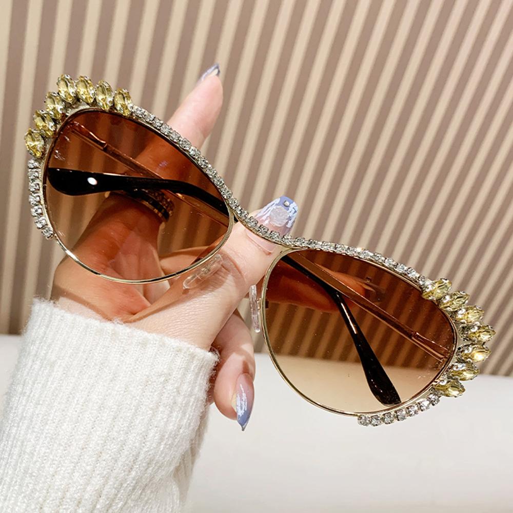 Vintage Jeweled Frame Diamond Sunglasses Oversized Y2K Costume Party Glasses Cat Eye Rhinestone Sunglasses for Women & Men