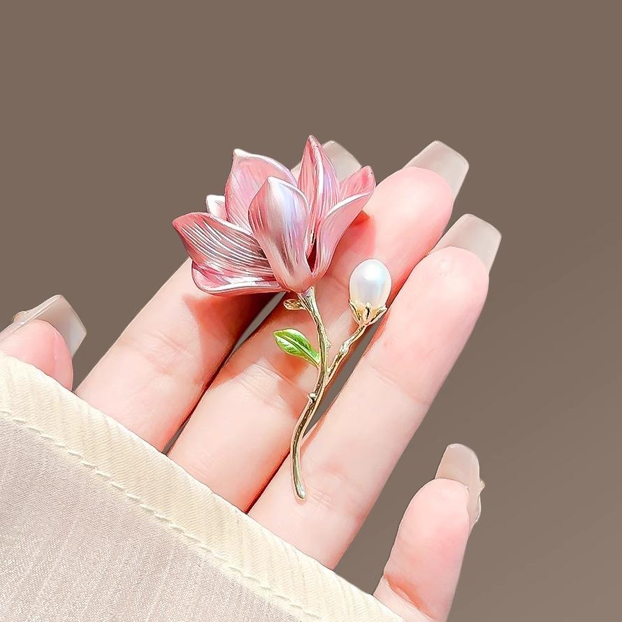 Guochao retro exquisite magnolia brooch high-end new fashion temperament pin brooch suit accessories