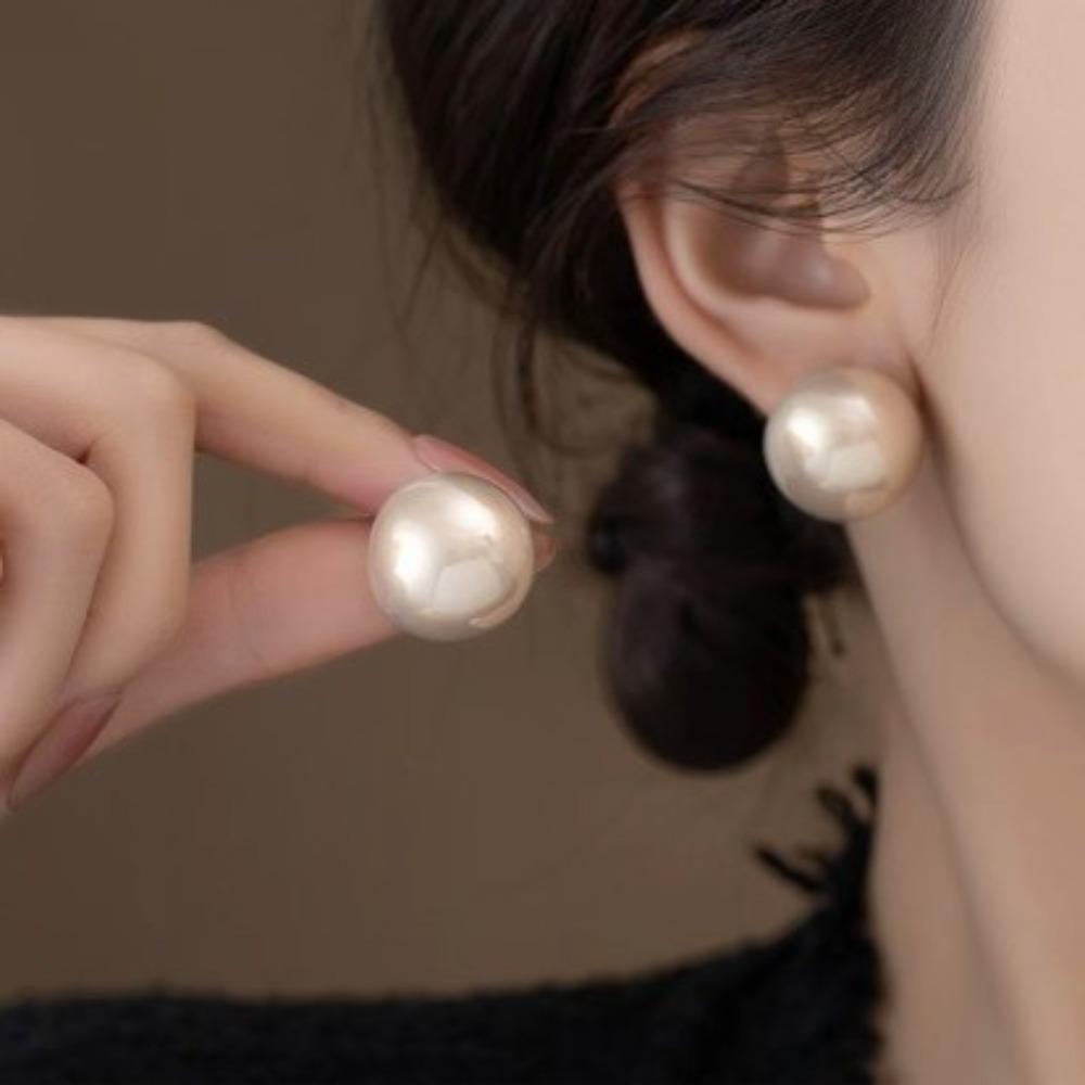 Simple Temperament Large Round Baroque Pearl Earrings for Women Bride Engagement Wedding Fashion Statement Earrings Jewelry Gift