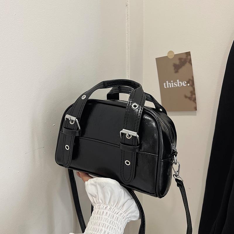 Fashion and popular portable bowling bag, simple shoulder bag, retro versatile commuter messenger women's bag