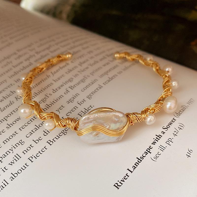Freshwater Pearl Bee Bracelet: Elegant Light Luxury Versatile Bangle for Women.