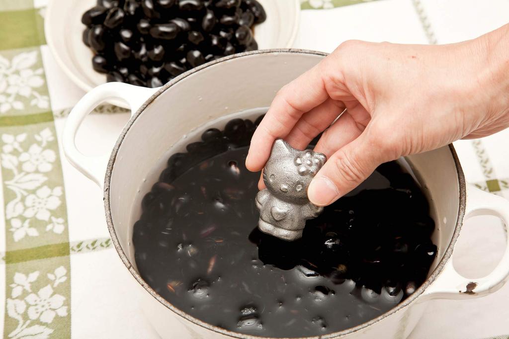 New Ikenaga Iron Works Living with Iron Hello Kitty Iron Ball Gift Wrapping Specification