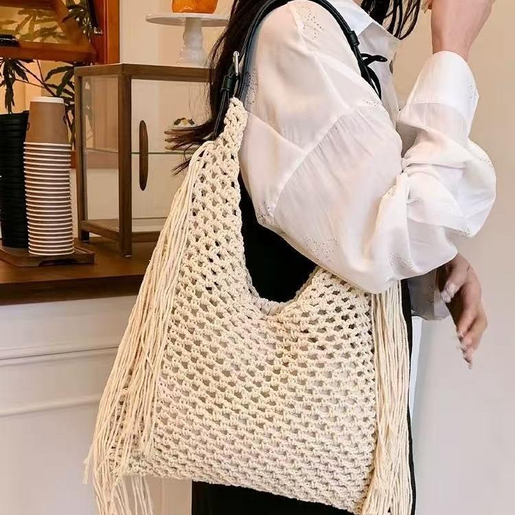 Women's Spring 2025 New Simple Hollow Woven Bohemian Tassels Tote Bag Casual Beach Vacation Style Single Shoulder Beach Bag