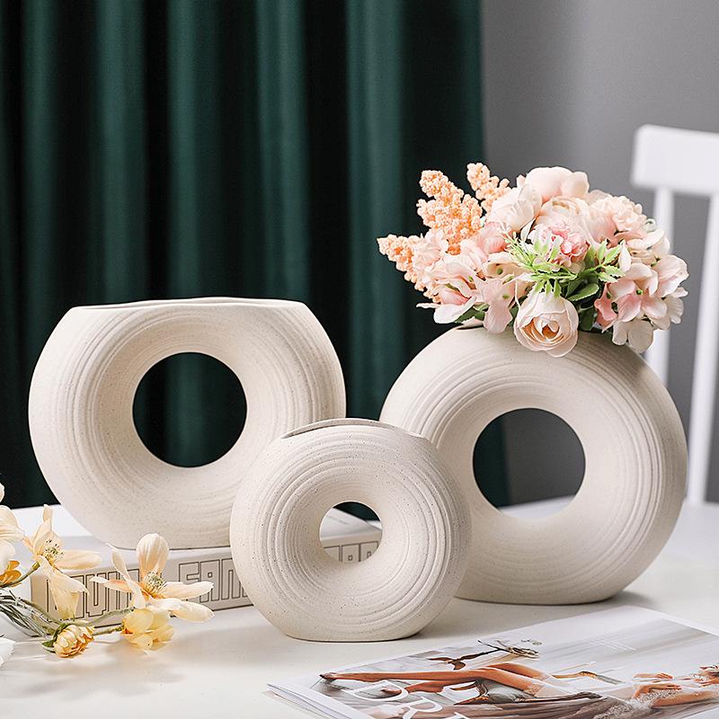 Nordic Art Ceramic Vase Creative hydroponic dried flower plug Vase Simple White crafts and ornaments Desktop pot home Decoration