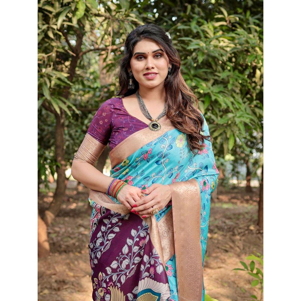 Czysty jedwabny, drukowany cyfrowo sari, emanujący królewskim urokiem dzięki bogatemu pallu i misternej brokatowej bluzce