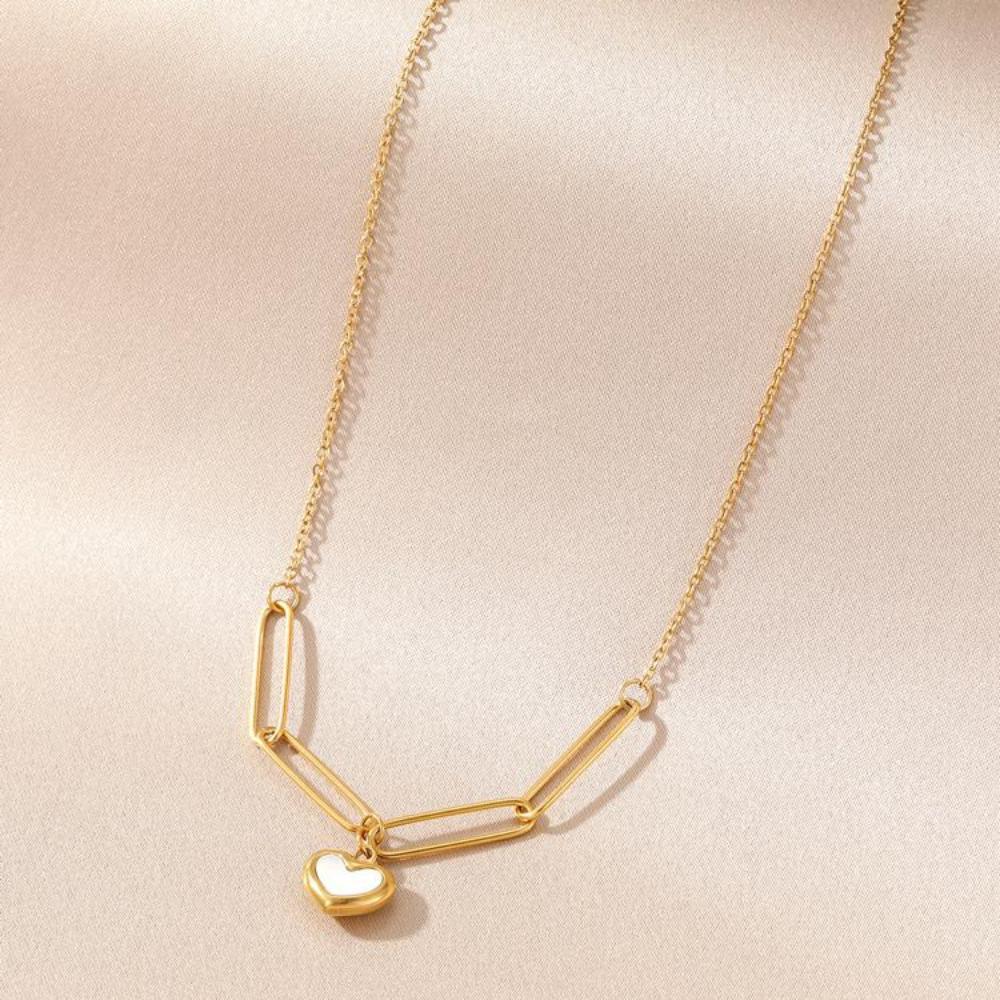 2023 Fashion Girl Pendant Necklace Fashion Luxury Girl Necklace Gift White Love Pendant Pure Love Elegant Jewelry Lover Necklace