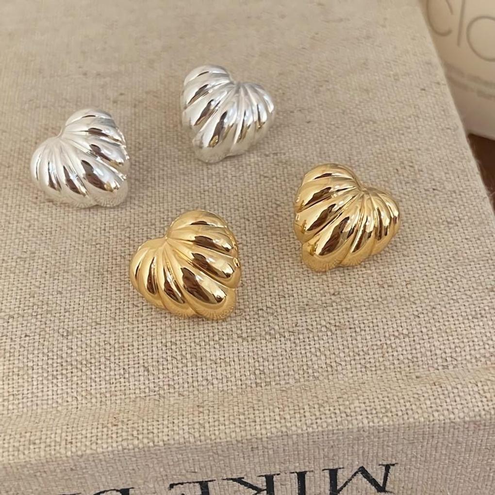 

Women s Mermaid Shell Heart Earrings gold
