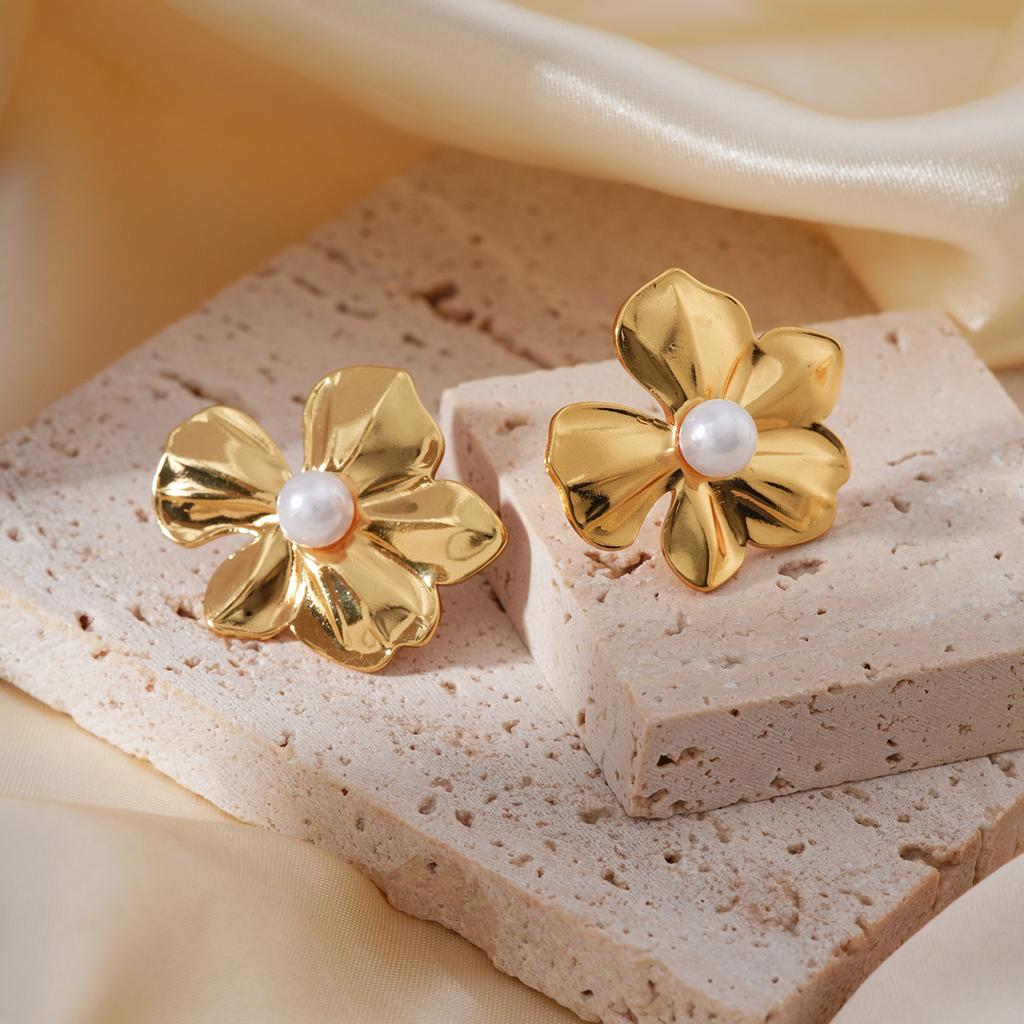 Exquisite Flower & Pearl Stud Earrings for Women High-End Trendy Wedding Zircon Female Gift