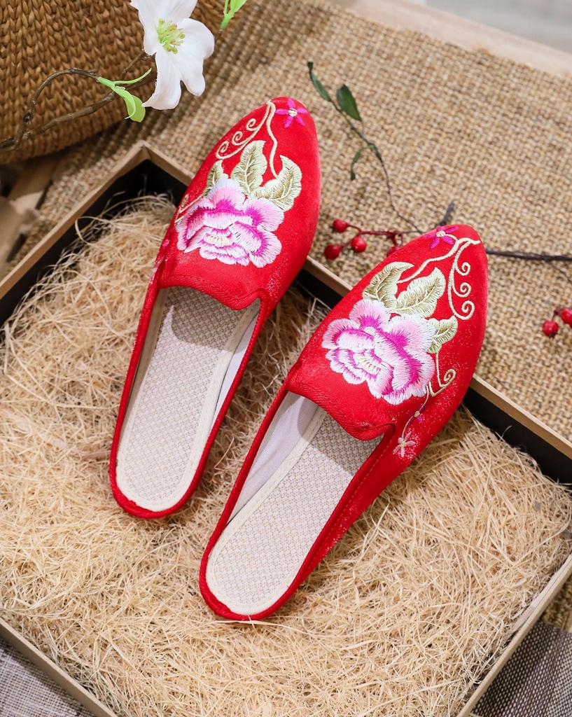 Slippers, pointed fashion casual embroidered slippers, one-pedal casual women's fabric slippers sandals in summer