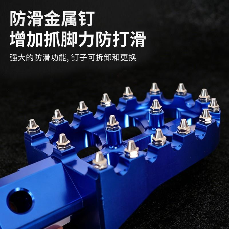 Universal Motorcycle Front Foot Pegs CNC Aluminum Anti-Slip Studded Pedals Dirt Bike Street Cruiser
