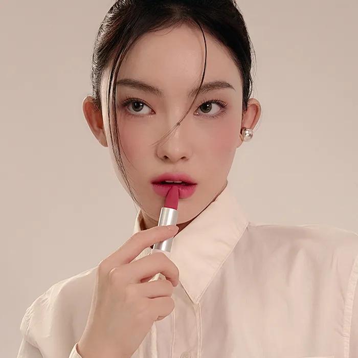 Cashmere Hug Lipstick (Free Multi Brush)