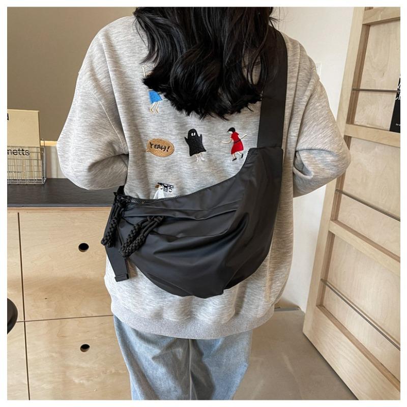 

Waterproof leather film messenger bag, new fashionable and popular large-capacity casual dumpling bag, women s messenger bag
