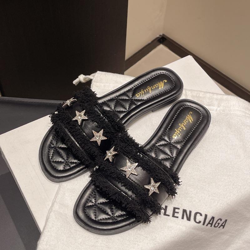 Slippers women's summer wear new fashion rhinestone one-word flat-bottomed beach sandals