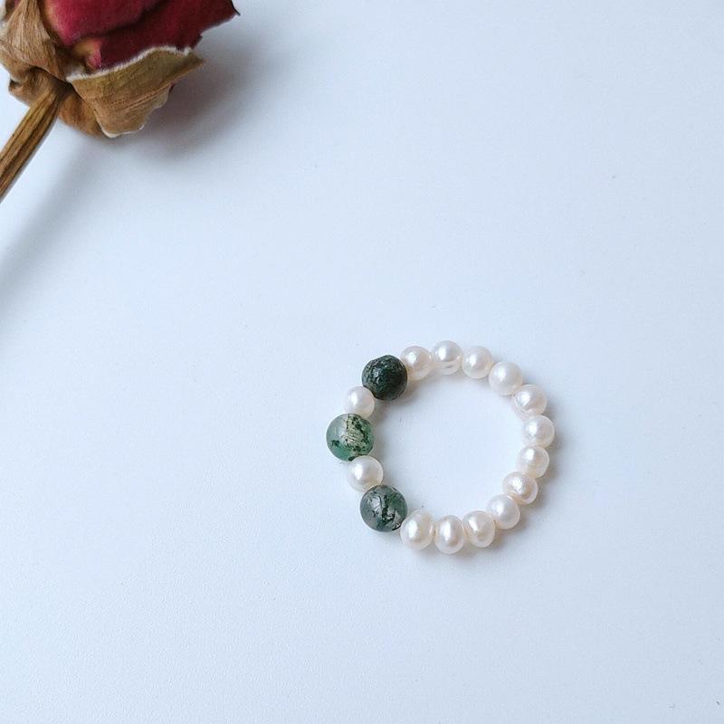 

Design Niche Fashion Index Finger Imitation Pearl Green Water Grass Stone Handmade Ring Simple And Versatile Elastic And Beautiful Jewelry Women adjustable elastic band