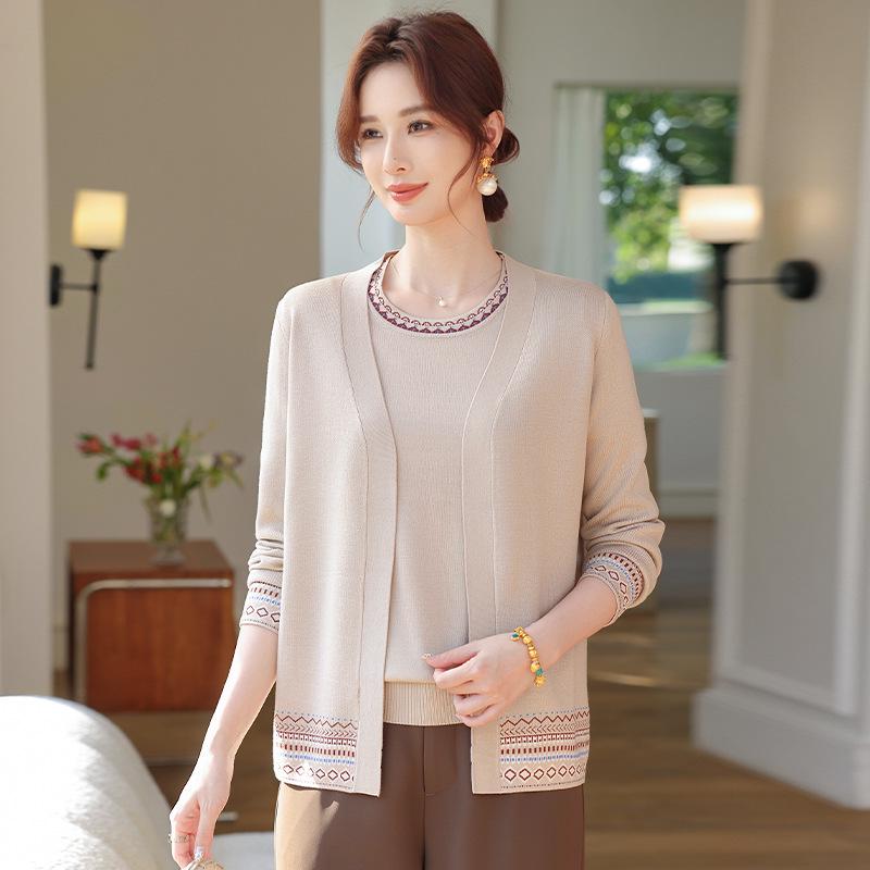 

Chic Spring & Autumn Korean Knit Sweater Coat Set for Middle-Aged & Elderly Women 115 бежевый