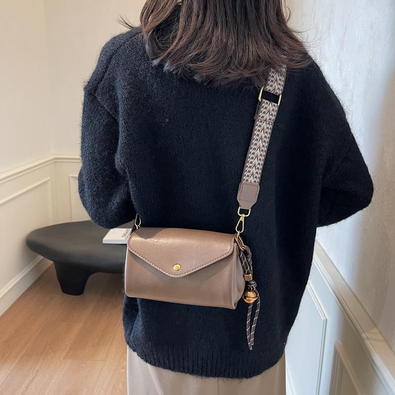 Premium Textured Bag Women's 2025 New Popular Niche Messenger Bag Fashionable Tofu Bag Small Square Bag