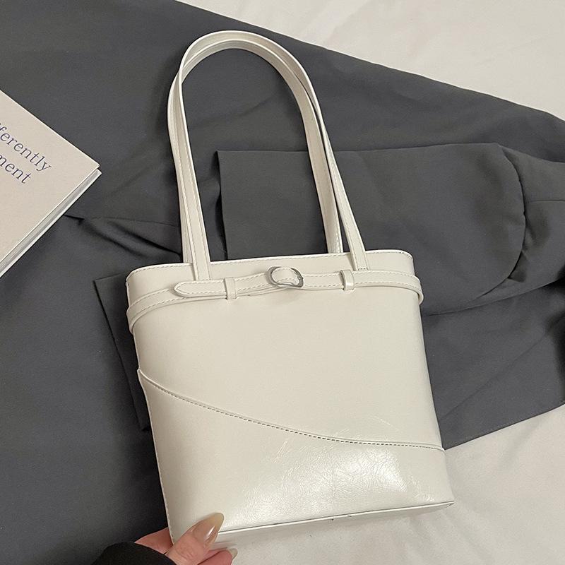 New Product Wholesale Fashion High Sense Korean Version Temperament Portable Bucket Bag Versatile Commuter Spice Girl Style Messenger Bag