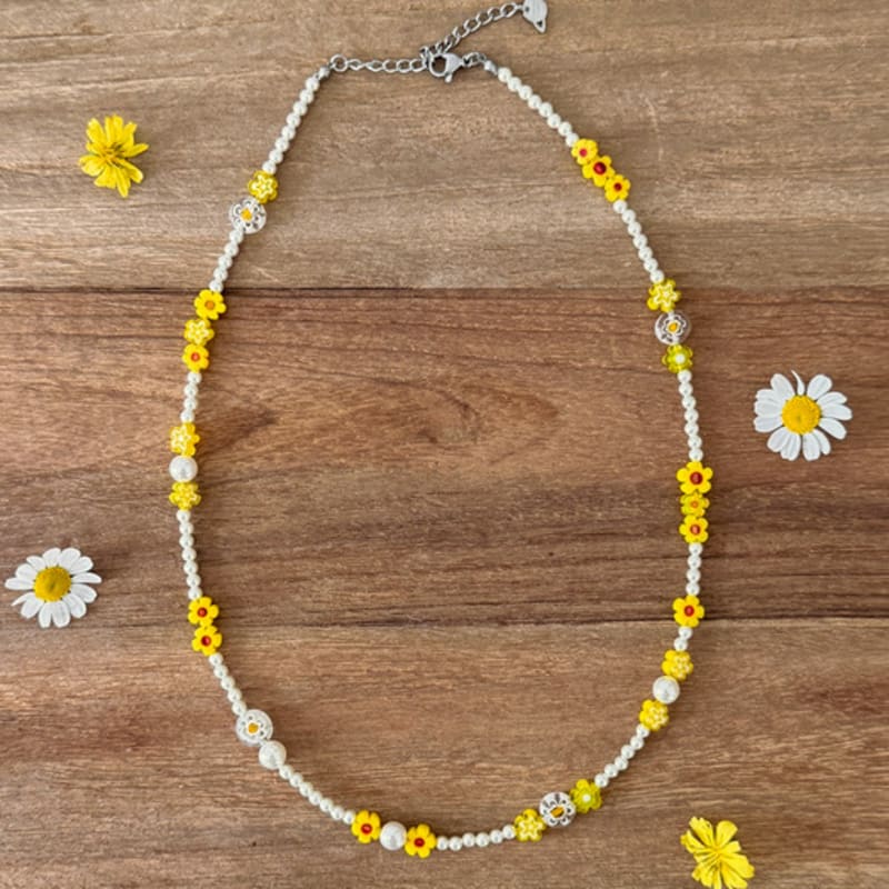 FANTASTIC PLANET yellow daisy pearl necklace