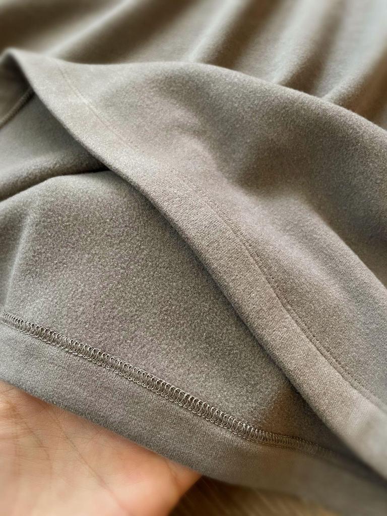 Color-Block Round Neck Long-Sleeved T-Shirt: Unique fabric, soft, durable, and comfortable!