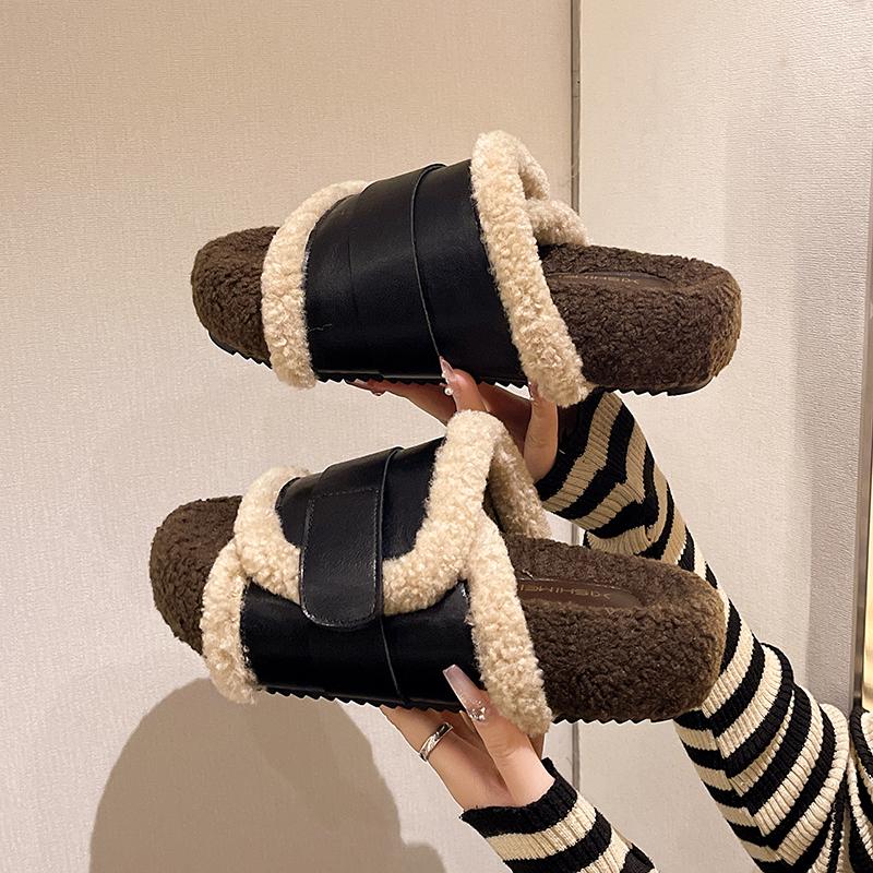 Fashion Lamb Fur Fashion Slippers Women Thick Bottom Belted Slip-On Shoes High-End Feeling New 2025 Style Rubber Surface Fashionable
