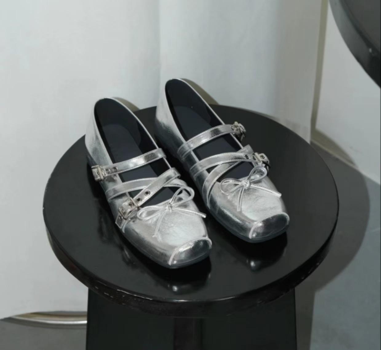 

Версия из овчины~ ретро балетки с бантиком и открытым верхом, квадратный носок, маленькие одинарные туфли, ремешок с пряжкой, туфли Мэри Джейн на толстой подошве 40