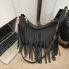 Borsa a Spalla Chic Retrò in Morbido Camoscio con alla Moda Design a Frange Perfetta per l'Autunno
