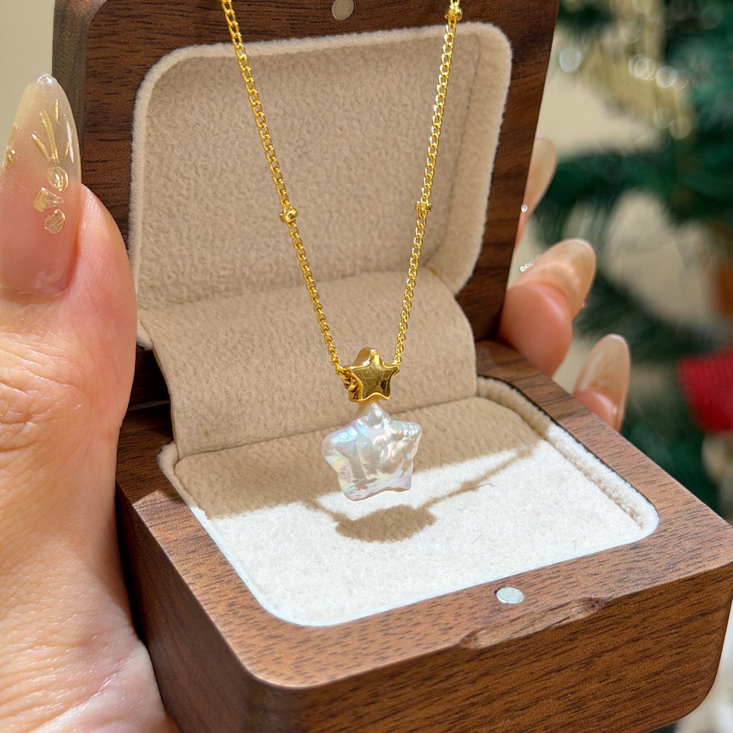 18k Gold-Plated Star Pearl Clavicle Necklace - Light Luxury, Simple and Versatile Design.