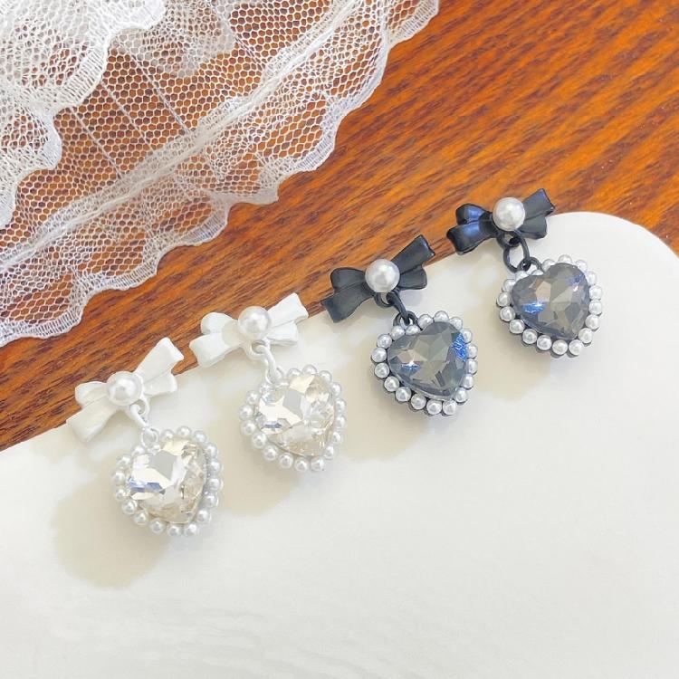 Alloy Heart Pendant Studs Earrings Cute Butterfly Clip Earwears for Daily Wear