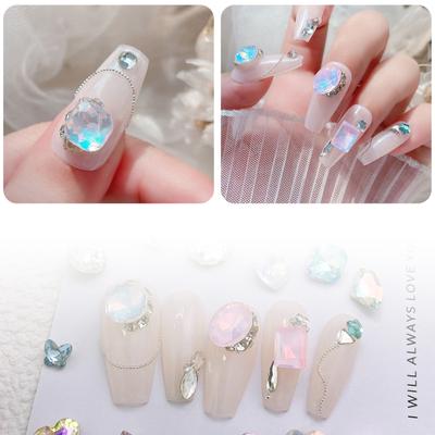 Nail art – Strass e decorazioni per unghie