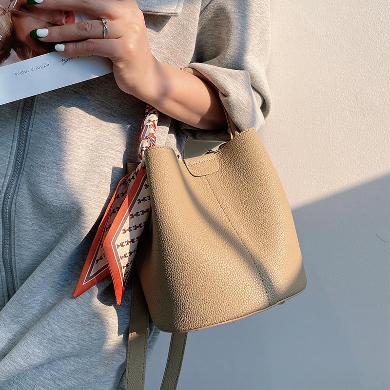 Genuine Leather Women's Bag Niche High-end Bucket Bag Women's New Large Capacity Crossbody Bag Women's Shoulder Handbag