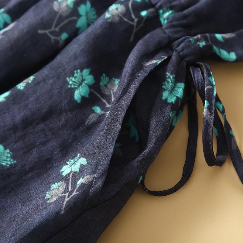 Abito da donna con scollo a V, cotone e lino, manica a cinque quarti, allacciatura, estivo 2024, retro, dimagrante in vita, lungo